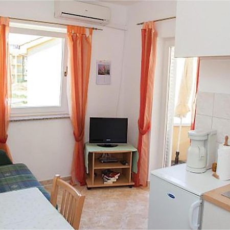 1 Bedroom Beautiful Apartment In مالينسكا المظهر الخارجي الصورة