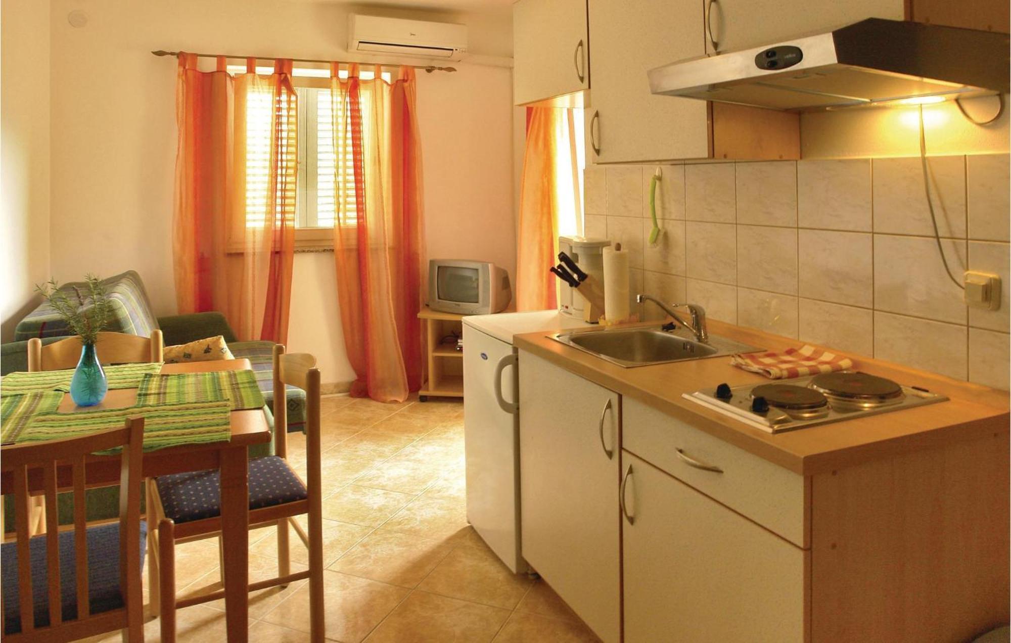1 Bedroom Beautiful Apartment In مالينسكا المظهر الخارجي الصورة
