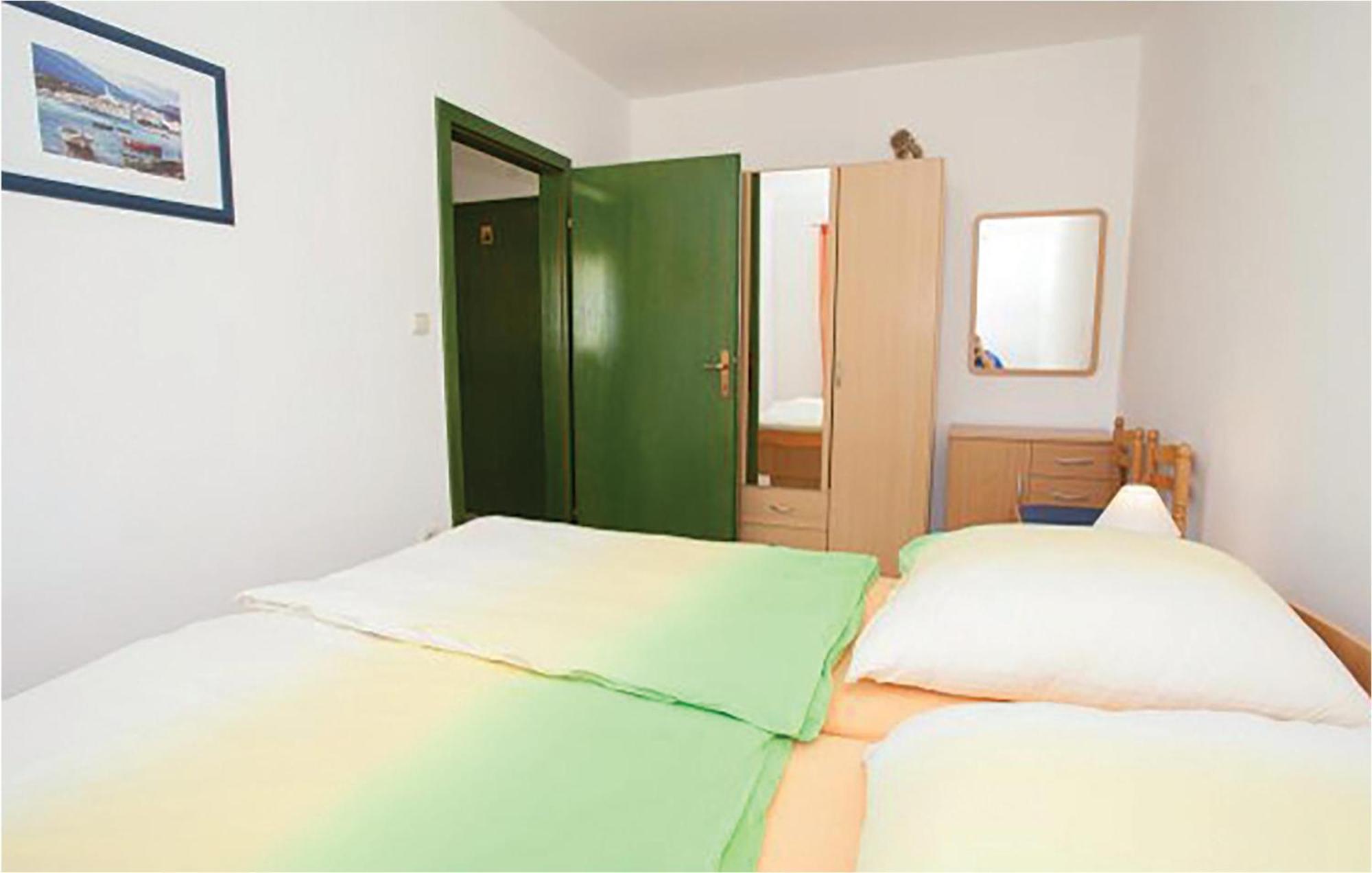 1 Bedroom Beautiful Apartment In مالينسكا المظهر الخارجي الصورة