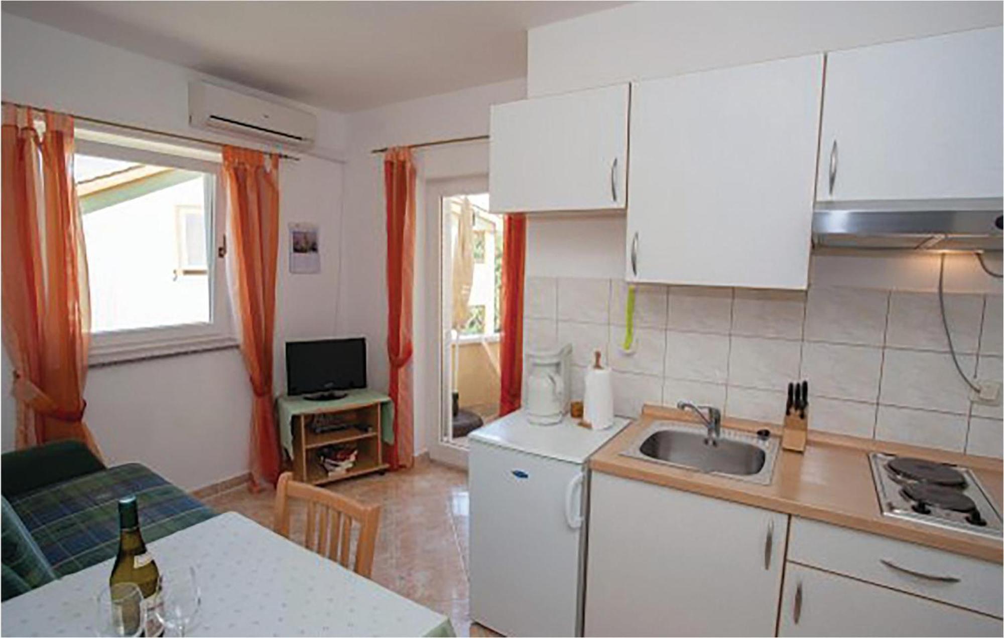 1 Bedroom Beautiful Apartment In مالينسكا المظهر الخارجي الصورة